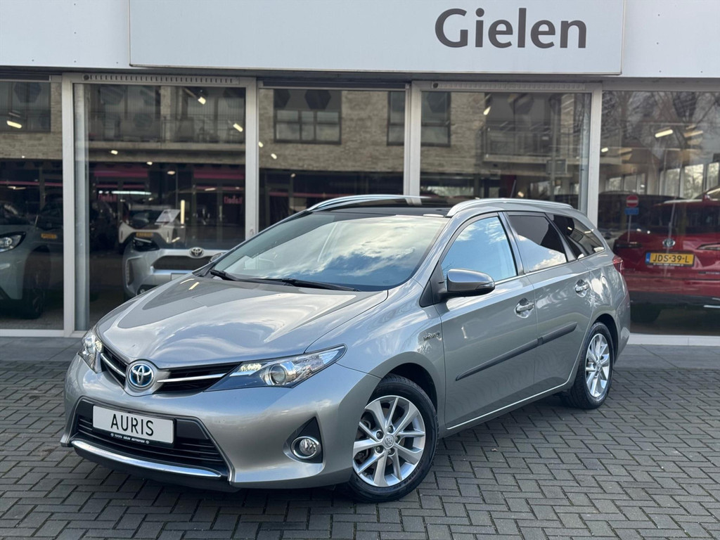 Toyota Auris 1.8 Hybrid Lease | Navigatie, Panoramadak, Privacy Glass, Cruise control, Climate control 51504327-0.jpg | Autobedrijf Gielen