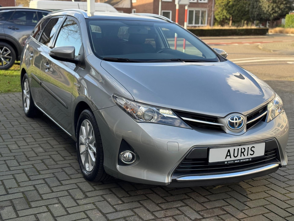 Toyota Auris 1.8 Hybrid Lease | Navigatie, Panoramadak, Privacy Glass, Cruise control, Climate control 51504327-4.jpg | Autobedrijf Gielen