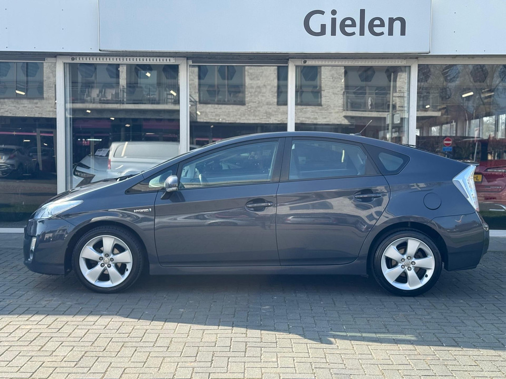 Toyota Prius 1.8 Full Hybrid Aspiration | Head up display, 17 inch, Keyless, Parkeersensoren, Climate control 51764002-1.jpg | Autobedrijf Gielen