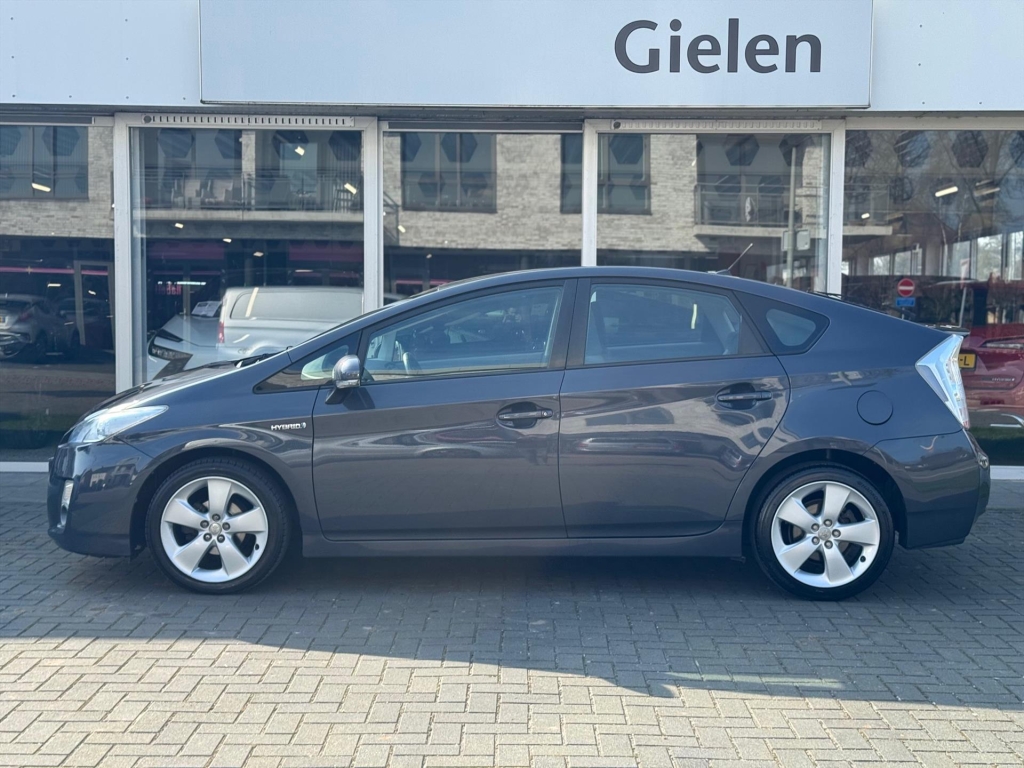 Toyota Prius 1.8 Full Hybrid Aspiration | Head up display, 17 inch, Keyless, Parkeersensoren, Climate control 51764002-1.jpg | Autobedrijf Gielen