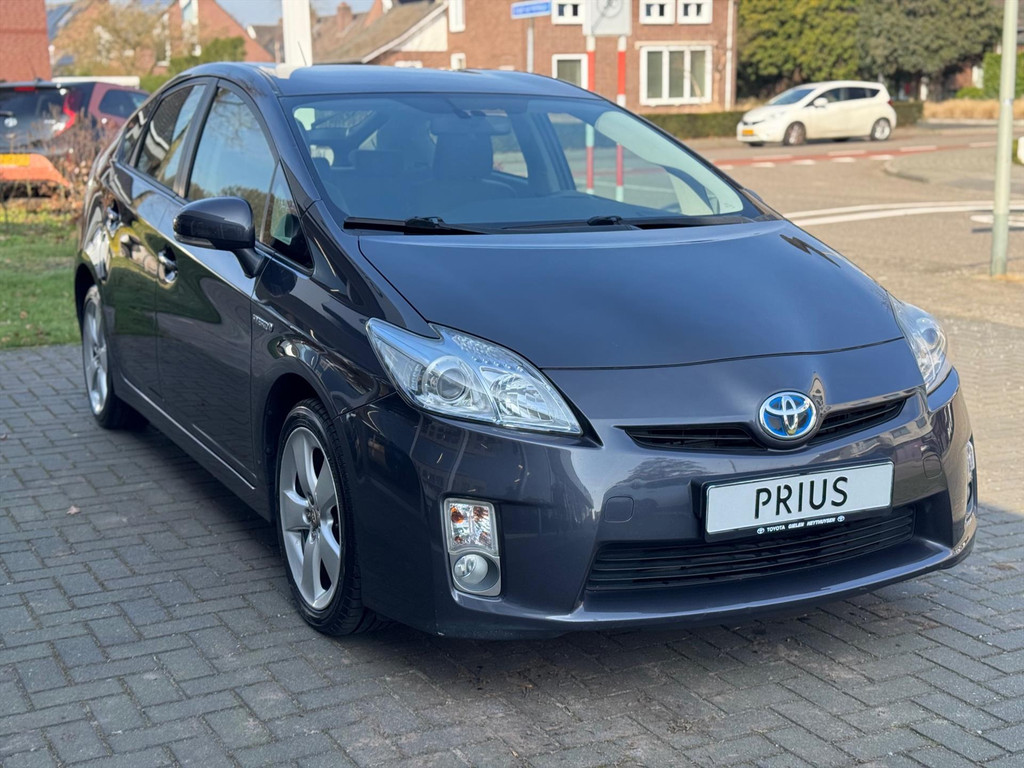 Toyota Prius 1.8 Full Hybrid Aspiration | Head up display, 17 inch, Keyless, Parkeersensoren, Climate control 51764002-4.jpg | Autobedrijf Gielen