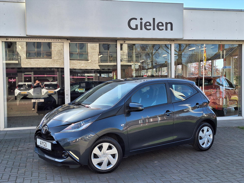 Toyota Aygo 1.0 VVT-i 5D x-shift Automaat X-Play | Parkeercamera, Airconditioning, Bluetooth, Nieuw geleverd + onderhouden, Unieke KM Stand 51799958-0.jpg | Autobedrijf Gielen