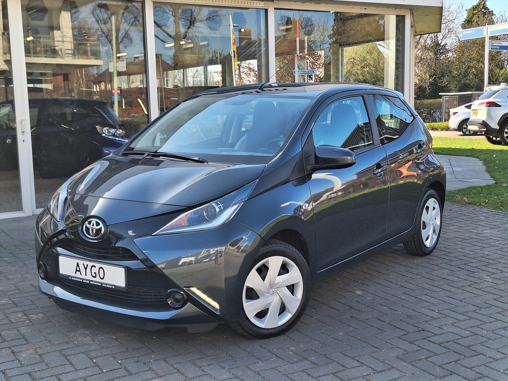 Toyota Aygo 1.0 VVT-i 5D x-shift Automaat X-Play | Parkeercamera, Airconditioning, Bluetooth, Nieuw geleverd + onderhouden, Unieke KM Stand 51799958-1.jpg | Autobedrijf Gielen