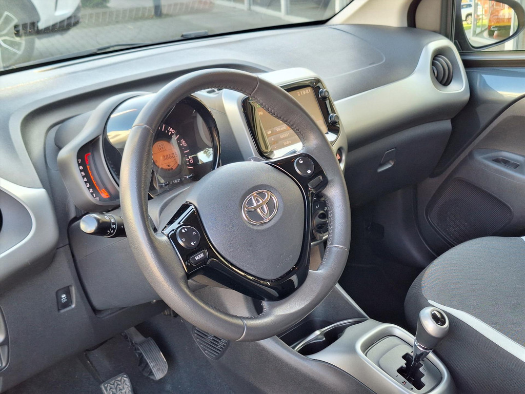 Toyota Aygo 1.0 VVT-i 5D x-shift Automaat X-Play | Parkeercamera, Airconditioning, Bluetooth, Nieuw geleverd + onderhouden, Unieke KM Stand 51799958-3.jpg | Autobedrijf Gielen