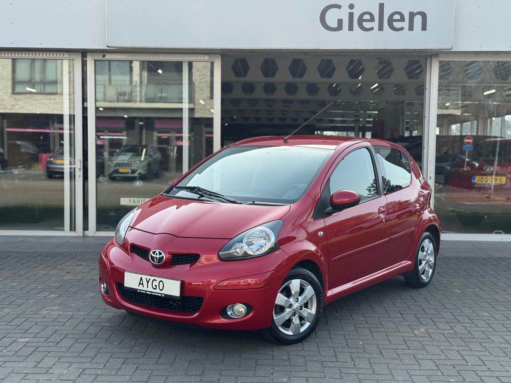 Toyota Aygo 1.0 VVT-I 5DRS Aspiration Red | Eerste eigenaar, Lichtmetalen velgen, Airconditioning, Half leer, Radio/CD Speler 51890795-0.jpg | Autobedrijf Gielen