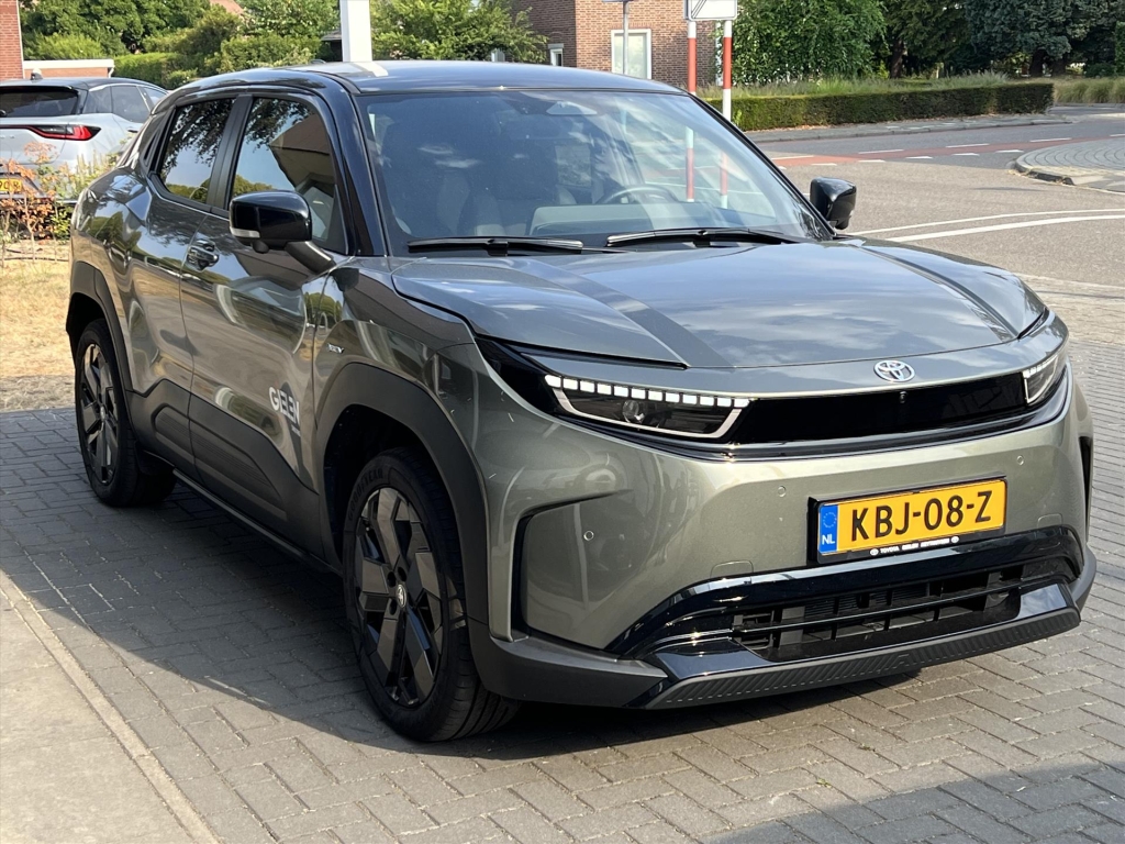 Toyota Urban Cruiser 61,1 kWh 174pk Executive | JBL, Stoel- Stuurverwarming, 360 graden camera 51954421-4.jpg | Autobedrijf Gielen