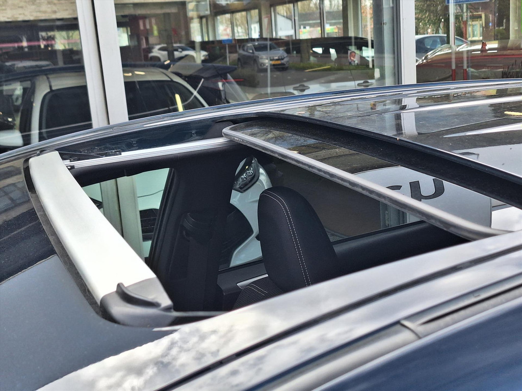 Toyota RAV4 2.5 Hybrid AWD Black Edition | Schuifdak, Treeplanken, Dodehoekherkenning, Keyless, Parkeersensoren, Elektrische achterklep 52012446-2.jpg | Autobedrijf Gielen