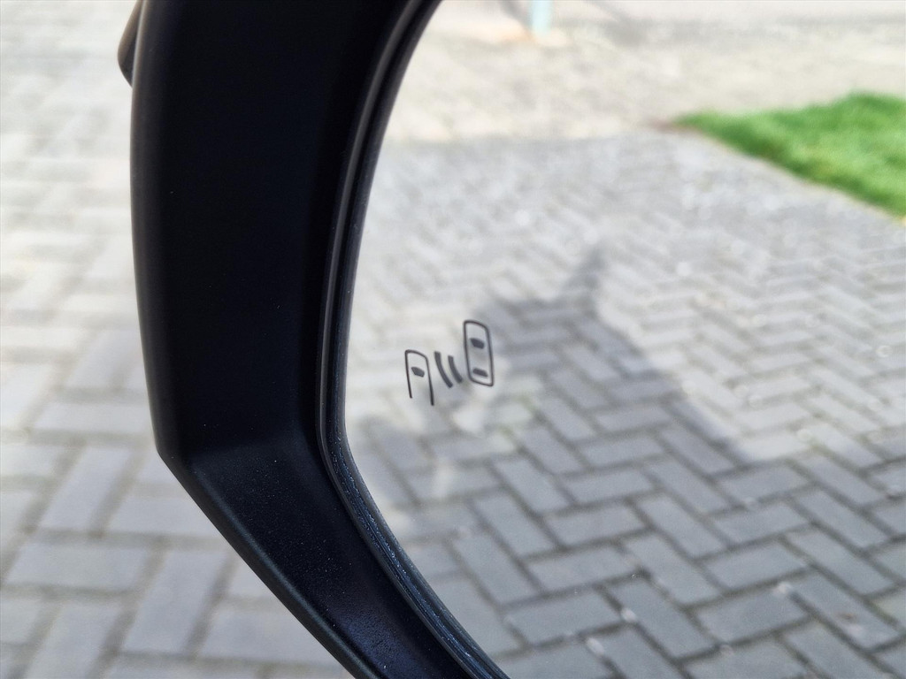 Toyota RAV4 2.5 Hybrid AWD Black Edition | Schuifdak, Treeplanken, Dodehoekherkenning, Keyless, Parkeersensoren, Elektrische achterklep 52012446-3.jpg | Autobedrijf Gielen