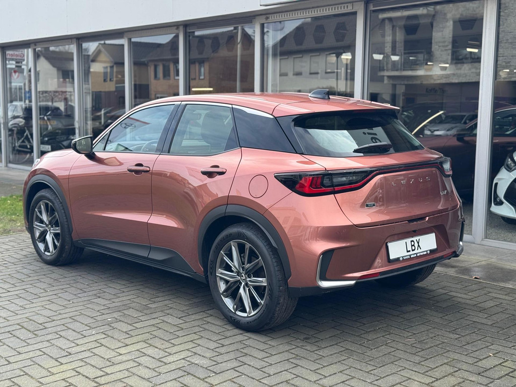 Lexus LBX 1.5 Hybrid Relax Tech Pack | Geheugenfunctie, Leer, Dodehoekherkenning, 18 inch, Elektrische achterklep, Stoel + Stuurverwarming 52045965-2.jpg | Autobedrijf Gielen