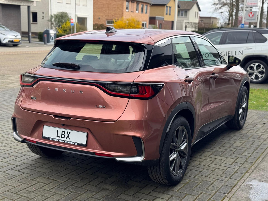 Lexus LBX 1.5 Hybrid Relax Tech Pack | Geheugenfunctie, Leer, Dodehoekherkenning, 18 inch, Elektrische achterklep, Stoel + Stuurverwarming 52045965-3.jpg | Autobedrijf Gielen