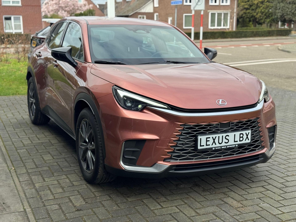 Lexus LBX 1.5 Hybrid Relax Tech Pack | Geheugenfunctie, Leer, Dodehoekherkenning, 18 inch, Elektrische achterklep, Stoel + Stuurverwarming 52045965-4.jpg | Autobedrijf Gielen