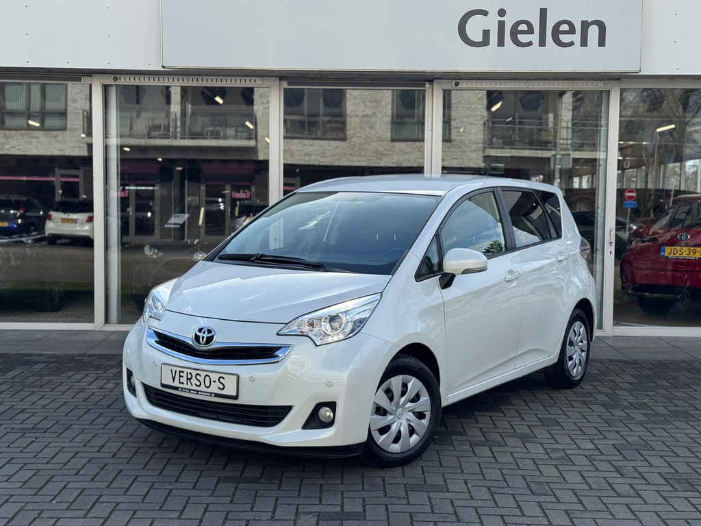 Toyota Verso-S 1.3 VVT-I CVT Automaat Aspiration Plus | Parelmoer wit, Parkeersensoren voor + achter, Airconditioning, Cruise control 52097831-0.jpg | Autobedrijf Gielen