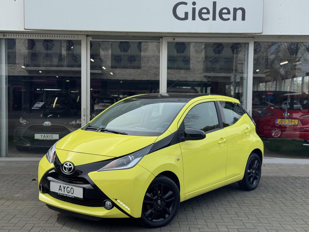 Toyota Aygo 1.0 VVT-i x-cite | Nieuwe koppeling, Lichtmetalen velgen, Parkeercamera, Bluetooth, Stuurbediening, Privacy Glass, Zwart dak, Ai 52166804-0.jpg | Autobedrijf Gielen