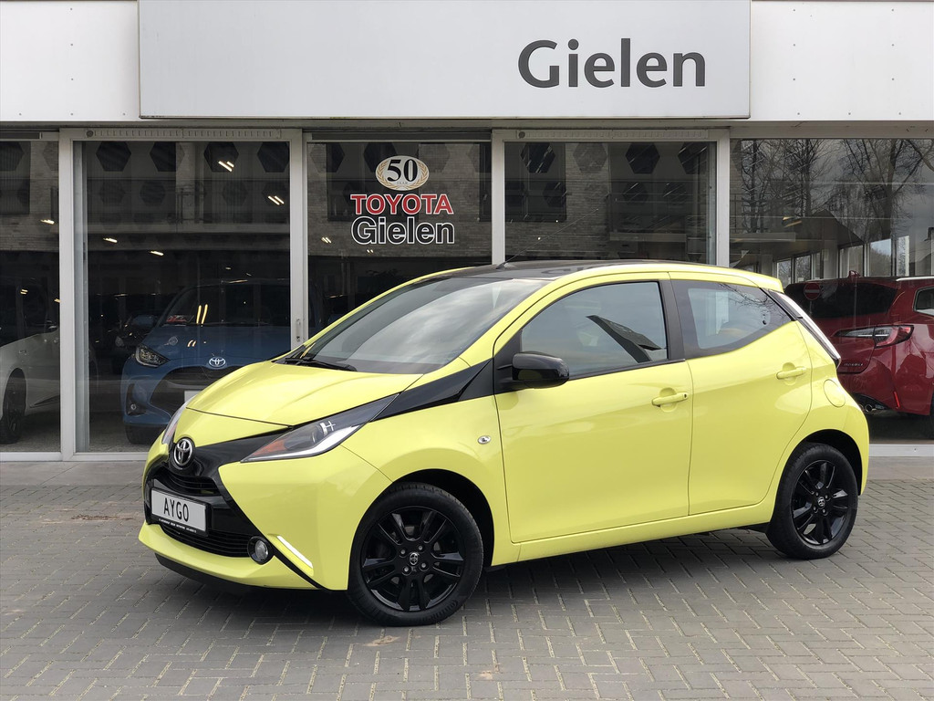 Toyota Aygo 1.0 VVT-i x-cite | Nieuwe koppeling, Lichtmetalen velgen, Parkeercamera, Bluetooth, Stuurbediening, Privacy Glass, Zwart dak, Ai 52166804-1.jpg | Autobedrijf Gielen