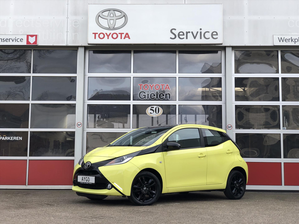 Toyota Aygo 1.0 VVT-i x-cite | Nieuwe koppeling, Lichtmetalen velgen, Parkeercamera, Bluetooth, Stuurbediening, Privacy Glass, Zwart dak, Ai 52166804-2.jpg | Autobedrijf Gielen