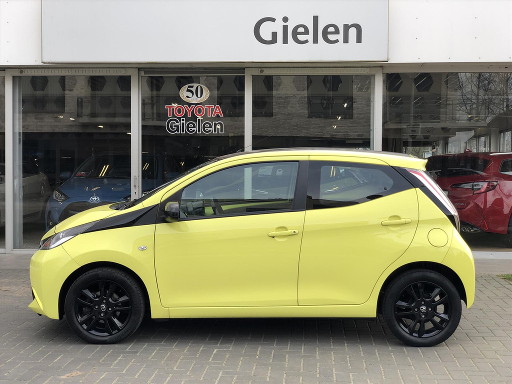 Toyota Aygo 1.0 VVT-i x-cite | Nieuwe koppeling, Lichtmetalen velgen, Parkeercamera, Bluetooth, Stuurbediening, Privacy Glass, Zwart dak, Ai 52166804-3.jpg | Autobedrijf Gielen