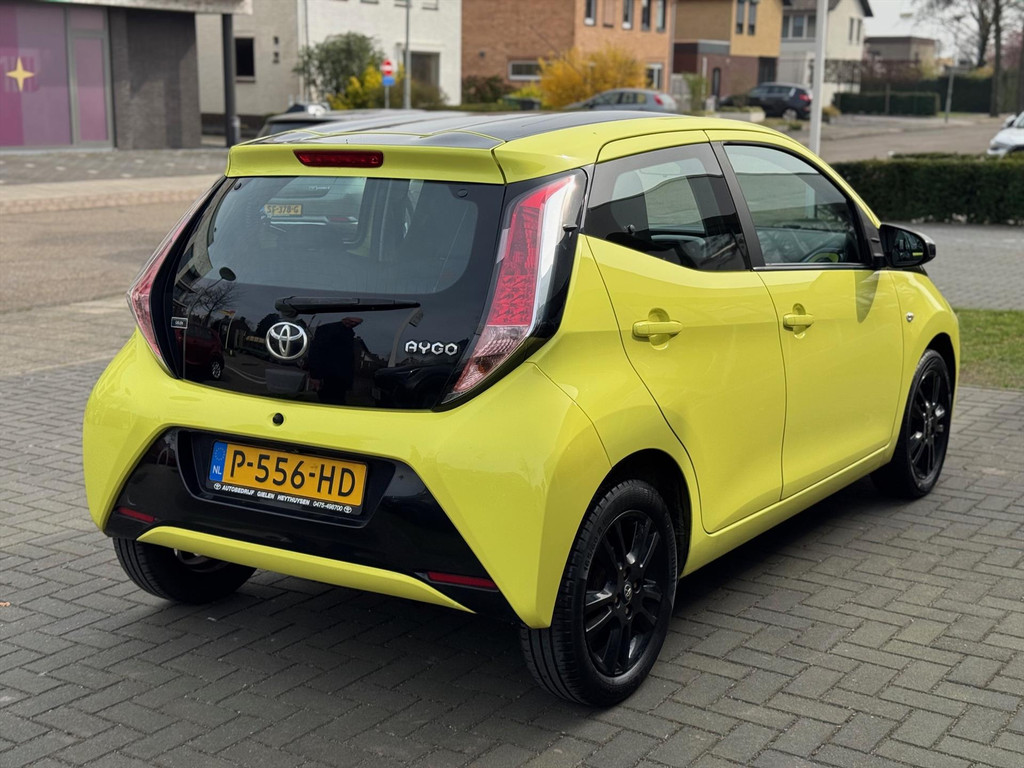Toyota Aygo 1.0 VVT-i x-cite | Nieuwe koppeling, Lichtmetalen velgen, Parkeercamera, Bluetooth, Stuurbediening, Privacy Glass, Zwart dak, Ai 52166804-3.jpg | Autobedrijf Gielen