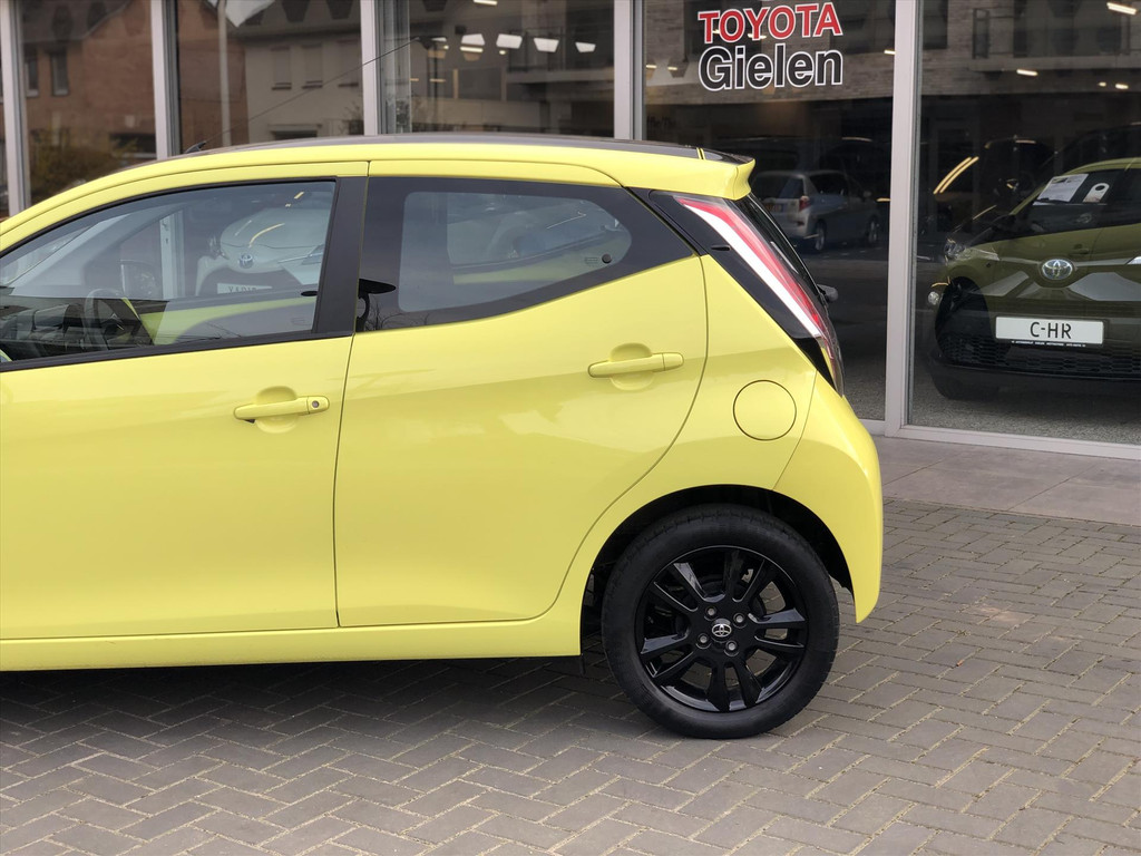 Toyota Aygo 1.0 VVT-i x-cite | Nieuwe koppeling, Lichtmetalen velgen, Parkeercamera, Bluetooth, Stuurbediening, Privacy Glass, Zwart dak, Ai 52166804-4.jpg | Autobedrijf Gielen