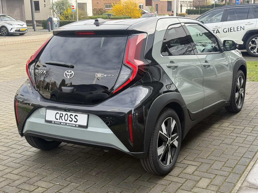 Toyota Aygo X 1.5 Hybrid Pulse Plus | Tarragon, Bi-Tone, Stoelverwarming, Climate control, Startknop, LED, 17 inch 52246670-1.jpg | Autobedrijf Gielen
