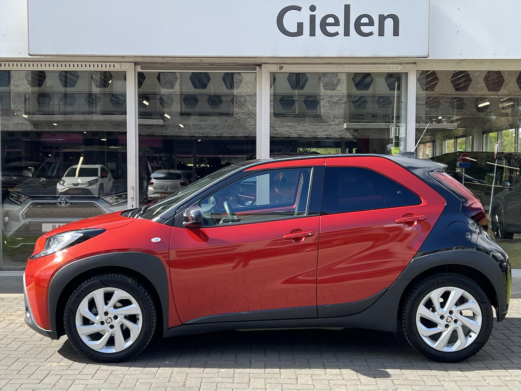 Toyota Aygo X 1.0 VVT-i MT Pulse | Bi-Tone Chili red, Stoelverwarming, Airco, Apple CarPlay/Android Auto, Lichtmetalen velgen 52473073-3.jpg | Autobedrijf Gielen