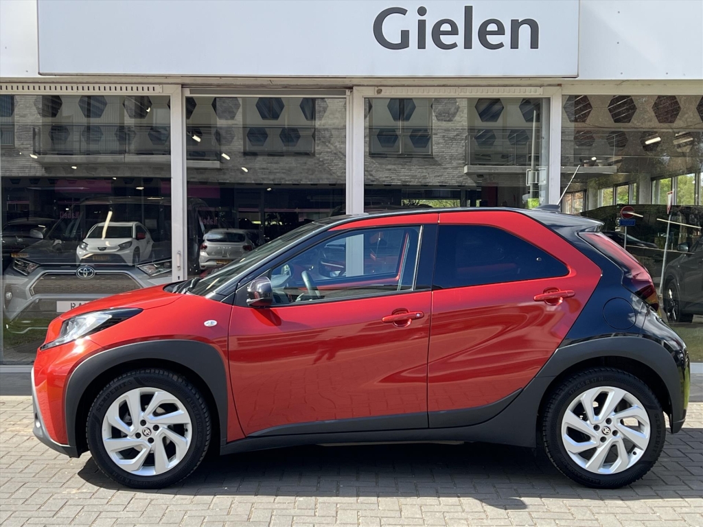 Toyota Aygo X 1.0 VVT-i MT Pulse | Bi-Tone Chili red, Stoelverwarming, Airco, Apple CarPlay/Android Auto, Lichtmetalen velgen 52473073-3.jpg | Autobedrijf Gielen