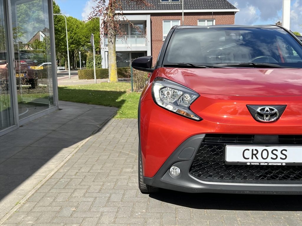 Toyota Aygo X 1.0 VVT-i MT Pulse | Bi-Tone Chili red, Stoelverwarming, Airco, Apple CarPlay/Android Auto, Lichtmetalen velgen 52473073-4.jpg | Autobedrijf Gielen