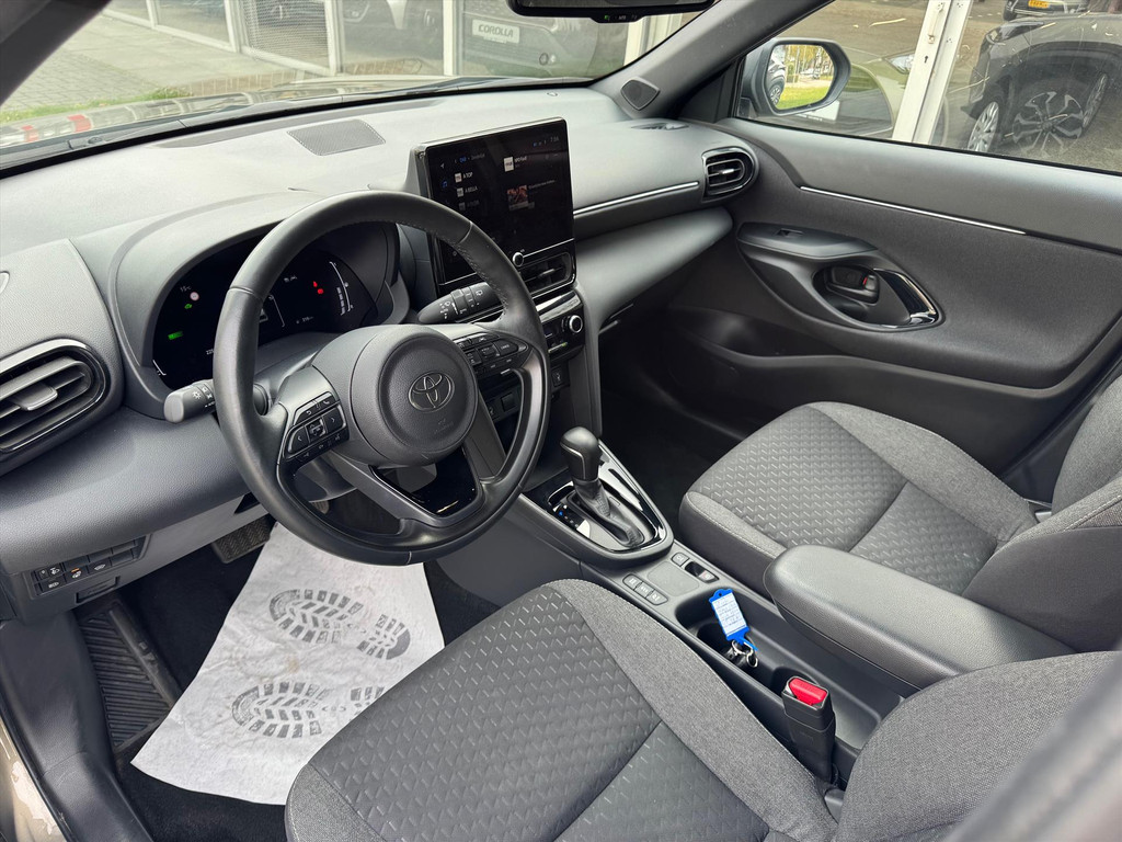 Toyota Yaris Cross 1.5 Hybrid First Edition Plus | Stoel + Stuurverwarming, Groot scherm, Keyless, 17 inch, Apple CarPlay/Android Auto 52480722-4.jpg | Autobedrijf Gielen