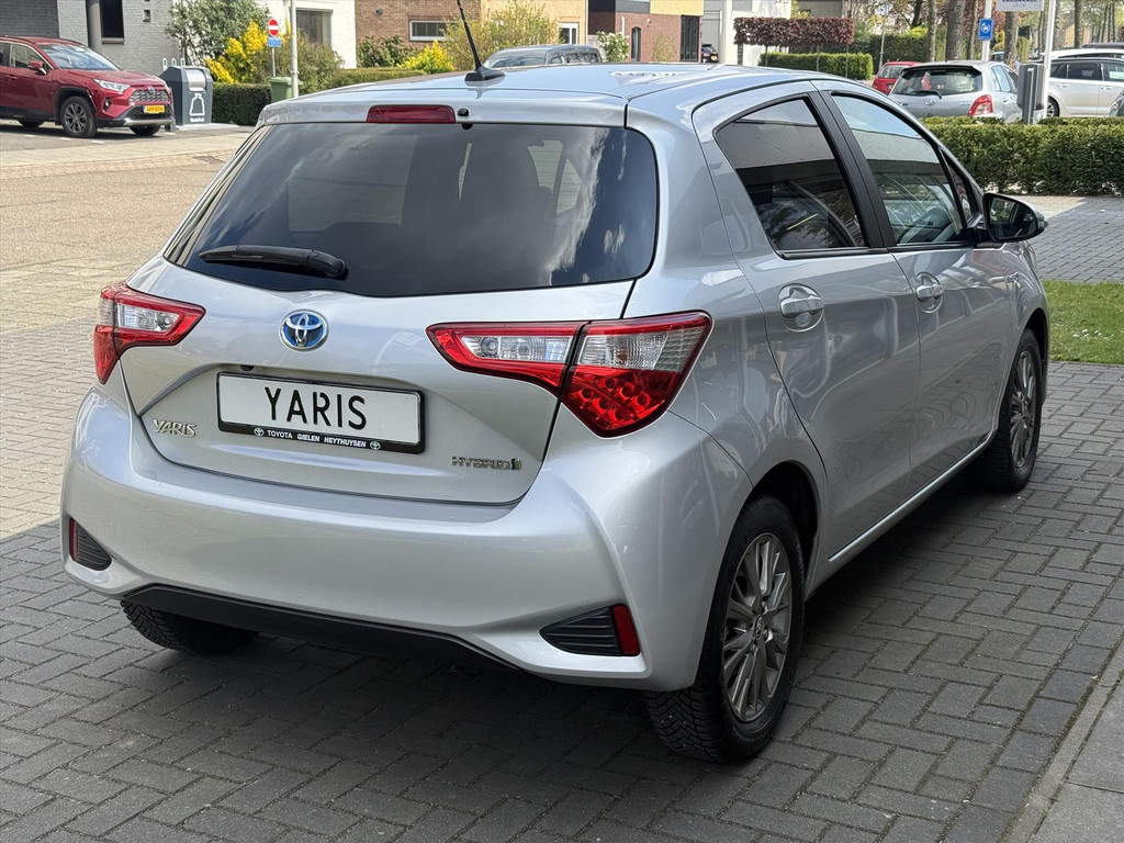 Toyota Yaris 1.5 Hybrid Dynamic | Navigatie, Lichtmetalen velgen, Privacy Glass, Safety Sense, Cruise control, Parkeercamera 52536286-2.jpg | Autobedrijf Gielen