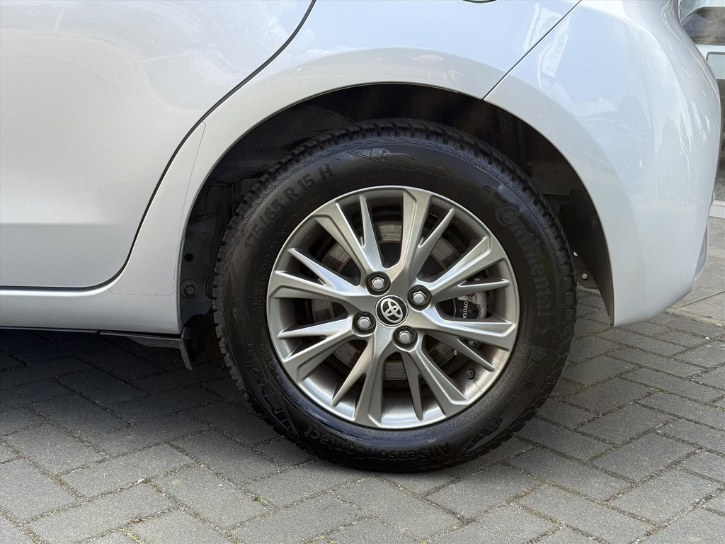 Toyota Yaris 1.5 Hybrid Dynamic | Navigatie, Lichtmetalen velgen, Privacy Glass, Safety Sense, Cruise control, Parkeercamera 52536286-3.jpg | Autobedrijf Gielen