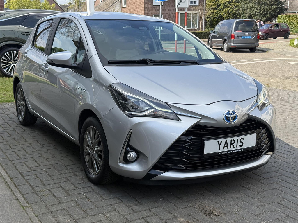 Toyota Yaris 1.5 Hybrid Dynamic | Navigatie, Lichtmetalen velgen, Privacy Glass, Safety Sense, Cruise control, Parkeercamera 52536286-4.jpg | Autobedrijf Gielen