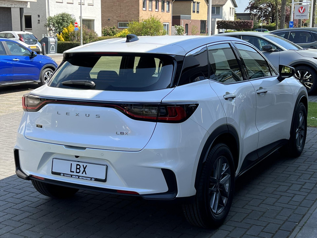 Lexus LBX 1.5 Comfort & Safety Pack | Dodehoekherkenning, Parkeersensoren, Keyless, Stoelverwarming 52667452-3.jpg | Autobedrijf Gielen