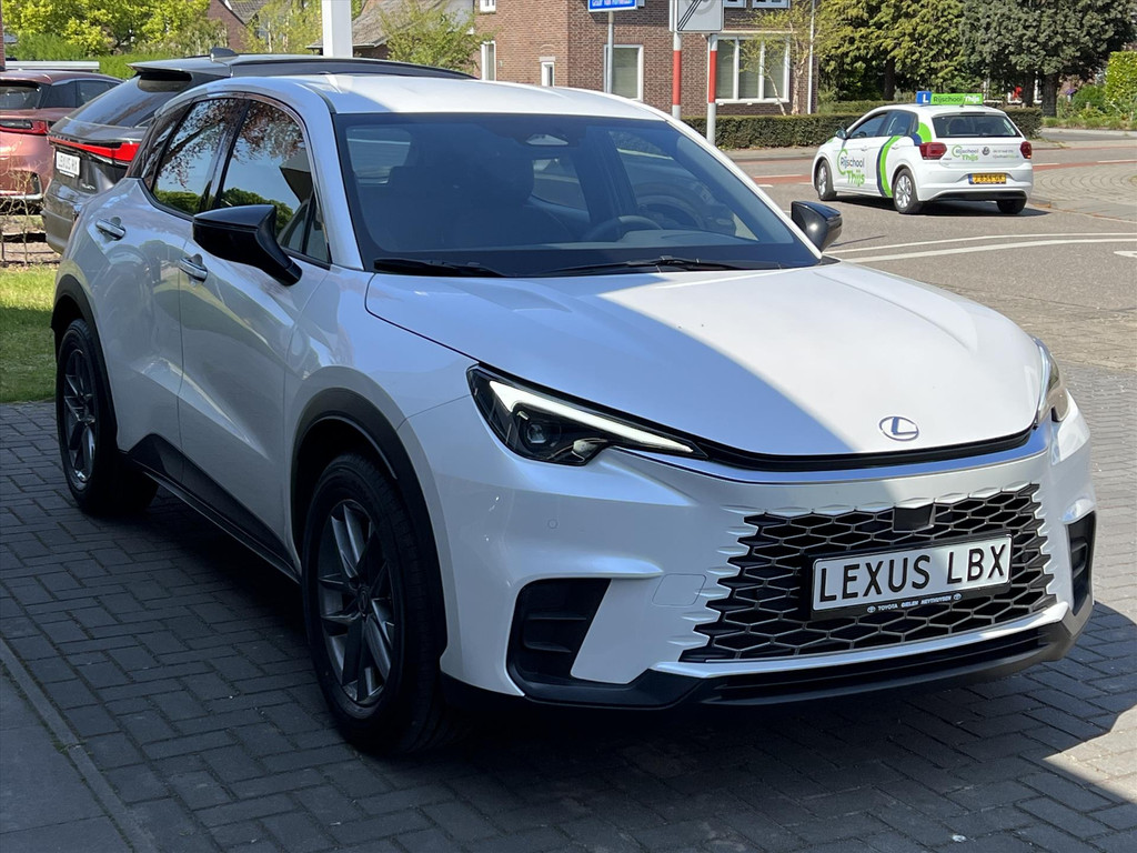 Lexus LBX 1.5 Comfort & Safety Pack | Dodehoekherkenning, Parkeersensoren, Keyless, Stoelverwarming 52667452-4.jpg | Autobedrijf Gielen