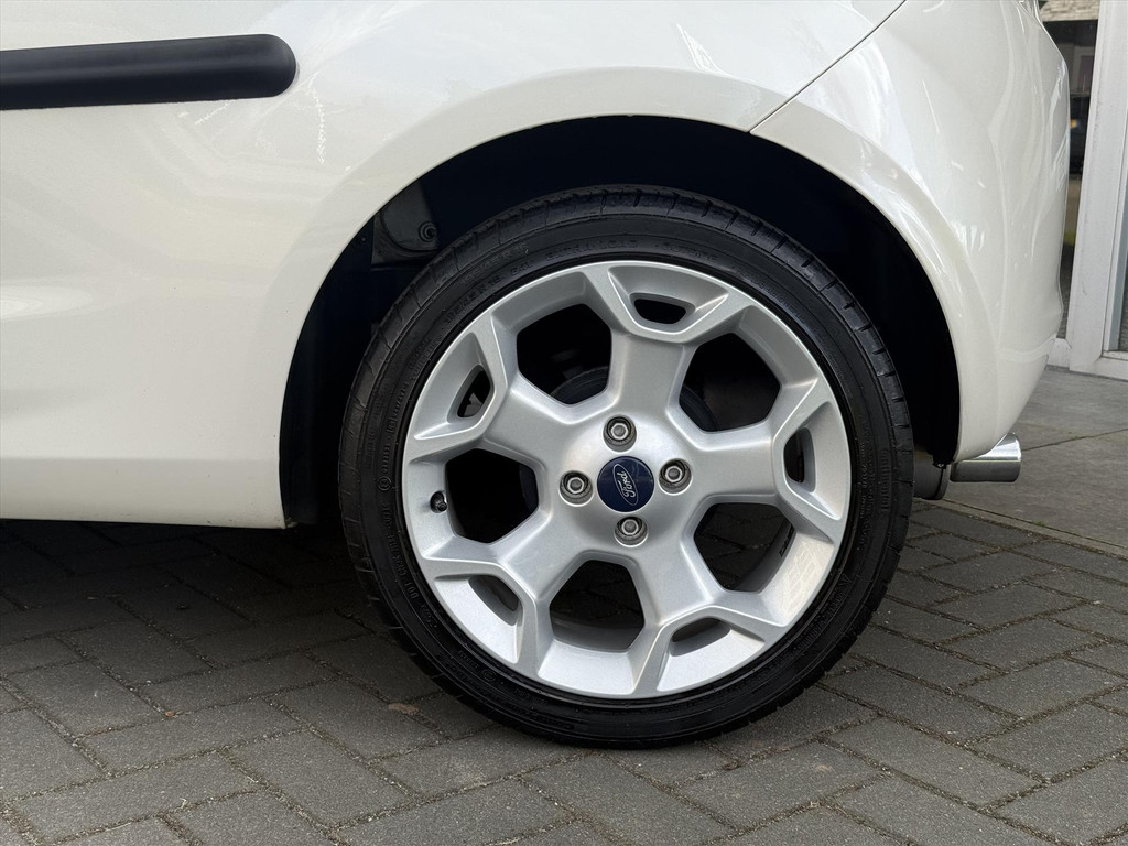 Ford Ka 1.2 69pk Titanium X | Airconditioning, Lichtmetalen velgen, Centrale deurvergrendeling, Zeer weinig KM! 52723939-1.jpg | Autobedrijf Gielen