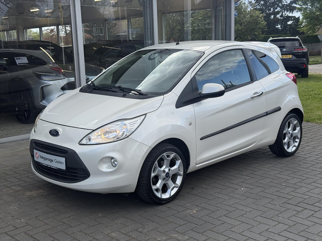 Ford Ka 1.2 69pk Titanium X | Airconditioning, Lichtmetalen velgen, Centrale deurvergrendeling, Zeer weinig KM! 52723939-2.jpg | Autobedrijf Gielen