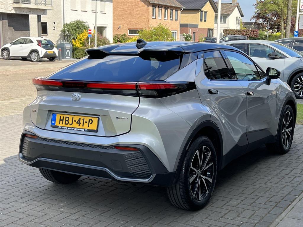 Toyota C-HR 1.8 Hybrid First Edition | Elektrische achterklep, Groot scherm, Parkeersensoren, Dodehoekherkenning, Stuurverwarming 52767767-3.jpg | Autobedrijf Gielen