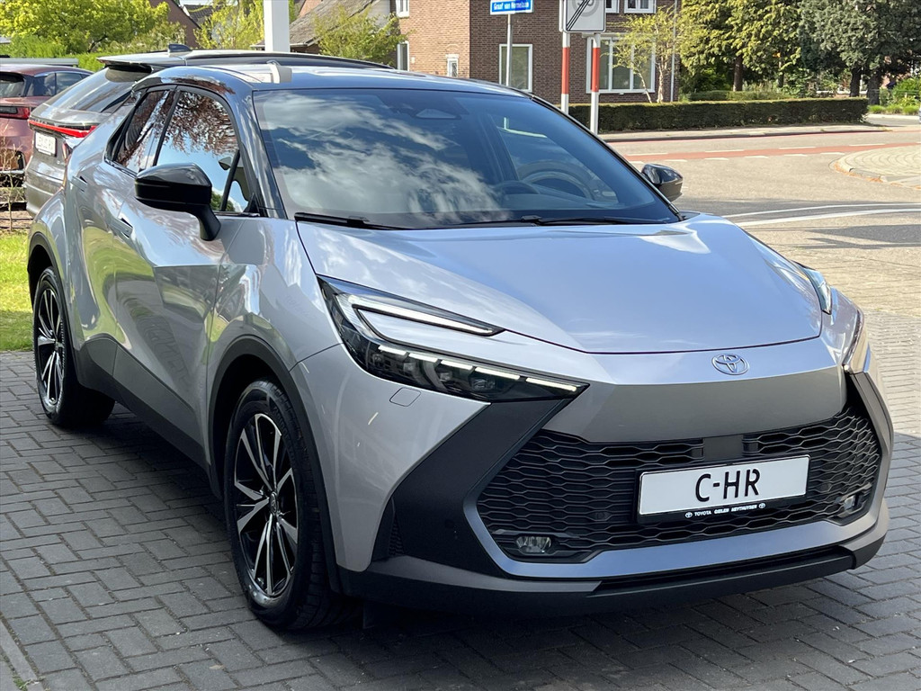 Toyota C-HR 1.8 Hybrid First Edition | Elektrische achterklep, Groot scherm, Parkeersensoren, Dodehoekherkenning, Stuurverwarming 52767767-4.jpg | Autobedrijf Gielen