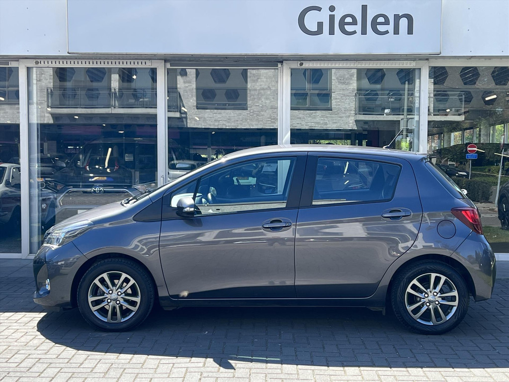 Toyota Yaris 1.3 VVT-i Automaat Trend | Eerste eigenaar, Trekhaak, Lichtmetalen velgen, Parkeercamera, Cruise control, Safety Sense 52819884-1.jpg | Autobedrijf Gielen