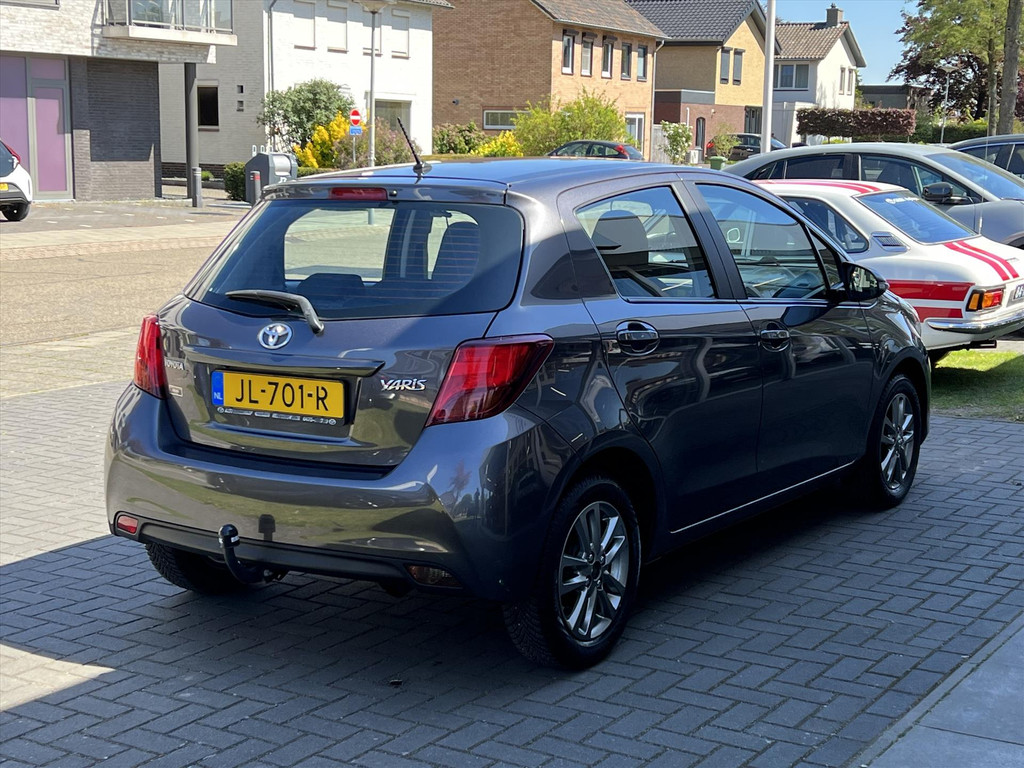 Toyota Yaris 1.3 VVT-i Automaat Trend | Eerste eigenaar, Trekhaak, Lichtmetalen velgen, Parkeercamera, Cruise control, Safety Sense 52819884-3.jpg | Autobedrijf Gielen