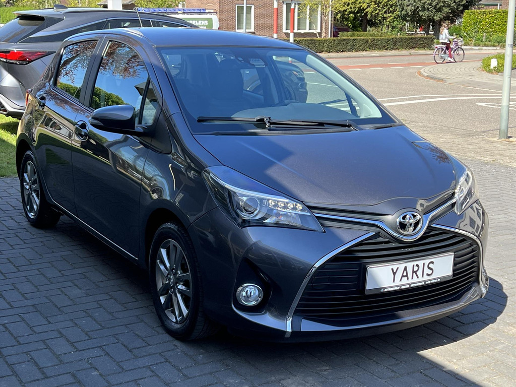 Toyota Yaris 1.3 VVT-i Automaat Trend | Eerste eigenaar, Trekhaak, Lichtmetalen velgen, Parkeercamera, Cruise control, Safety Sense 52819884-4.jpg | Autobedrijf Gielen