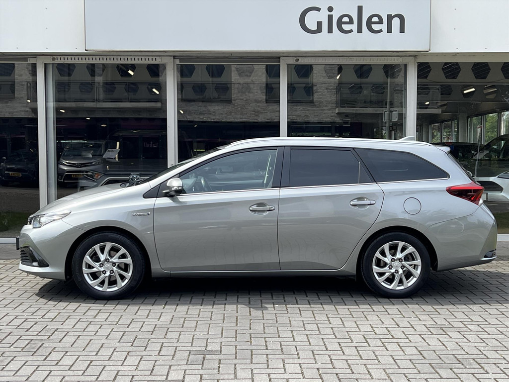 Toyota Auris Touring Sports 1.8 Hybrid Aspiration Plus | Facelift, Parkeersensoren, Navigatie, Lichtmetalen velgen, Parkeercamera, Bluetooth 52852431-1.jpg | Autobedrijf Gielen