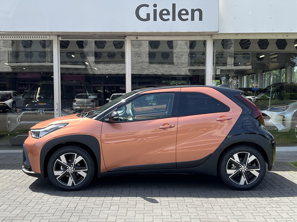 Toyota Aygo X 1.5 Hybrid Pulse Easy pack | Cinnamon, Bi-Tone, Stoelverwarming, Climate control, Keyless, Parkeersensoren, LED, 17 inch 53207755-1.jpg | Autobedrijf Gielen