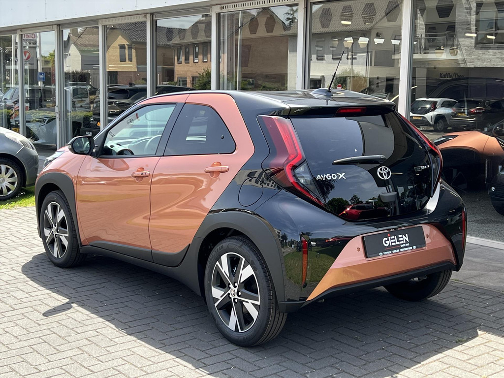 Toyota Aygo X 1.5 Hybrid Pulse Easy pack | Cinnamon, Bi-Tone, Stoelverwarming, Climate control, Keyless, Parkeersensoren, LED, 17 inch 53207755-2.jpg | Autobedrijf Gielen