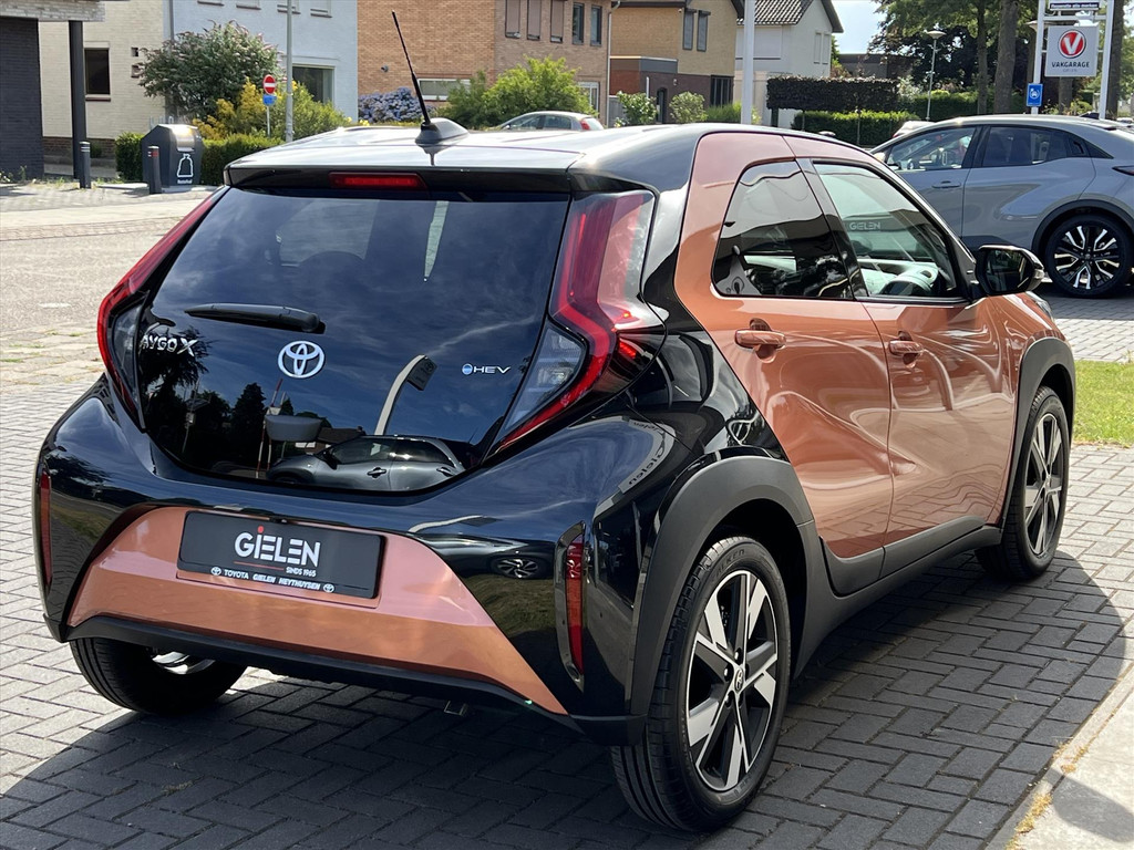 Toyota Aygo X 1.5 Hybrid Pulse | Cinnamon, Bi-Tone, Stoelverwarming, Climate control, LED, 17 inch 53207755-3.jpg | Autobedrijf Gielen