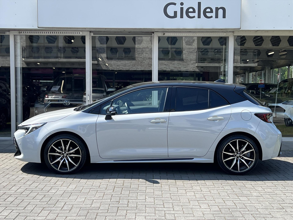 Toyota Corolla 1.8 Hybrid GR Sport | Eerste eigenaar, Parkeersensoren, Stoelverwarming, 18inch, Dynamic Grey, Nieuwe multimedia 53313666-1.jpg | Autobedrijf Gielen