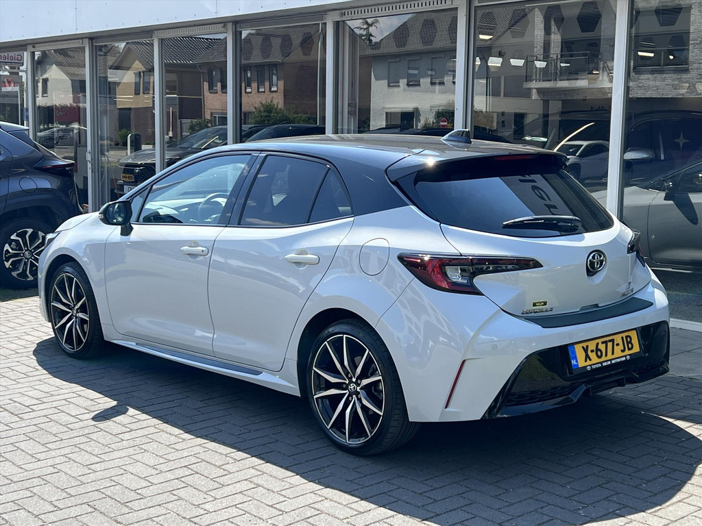 Toyota Corolla 1.8 Hybrid GR Sport | Eerste eigenaar, Parkeersensoren, Stoelverwarming, 18inch, Dynamic Grey, Nieuwe multimedia 53313666-2.jpg | Autobedrijf Gielen