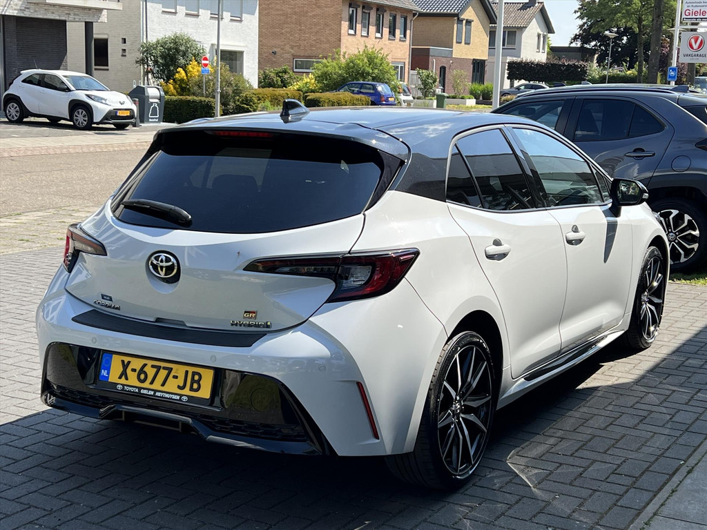 Toyota Corolla 1.8 Hybrid GR Sport | Eerste eigenaar, Parkeersensoren, Stoelverwarming, 18inch, Dynamic Grey, Nieuwe multimedia 53313666-3.jpg | Autobedrijf Gielen