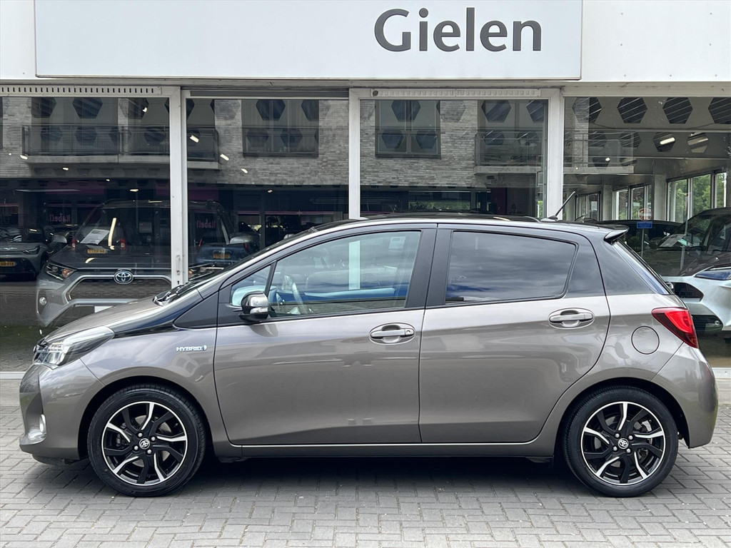 Toyota Yaris 1.5 Full Hybrid Bi-Tone Plus | Trekhaak, Panoramadak, Navigatie, Keyless, 16 inch, Cruise control, Armsteun, Spoiler, Privacy gl 53481961-1.jpg | Autobedrijf Gielen