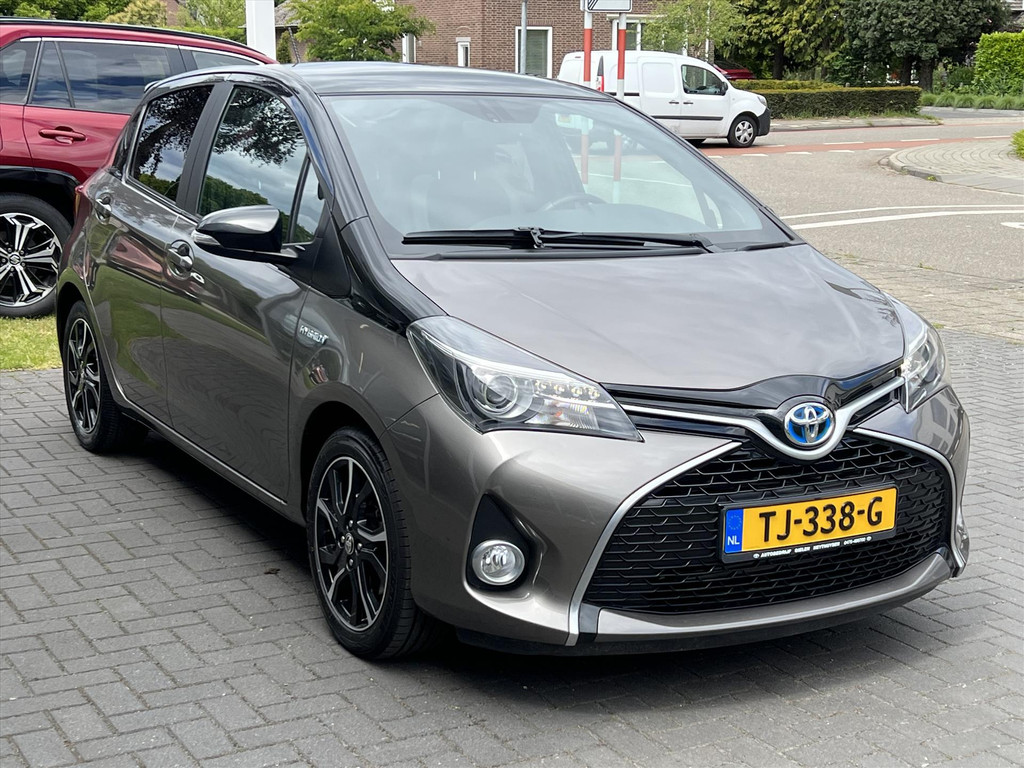 Toyota Yaris 1.5 Full Hybrid Bi-Tone Plus | Trekhaak, Panoramadak, Navigatie, Keyless, 16 inch, Cruise control, Armsteun, Spoiler, Privacy gl 53481961-4.jpg | Autobedrijf Gielen