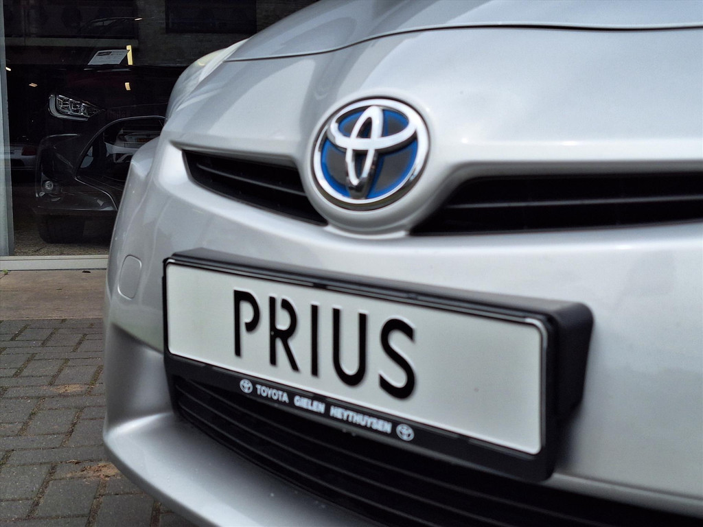 Toyota Prius 1.8 Full Hybrid Aspiration | 17 inch, Keyless, Head up display, Parkeersensoren, Cruise control, Climate control 54300342-4.jpg | Autobedrijf Gielen