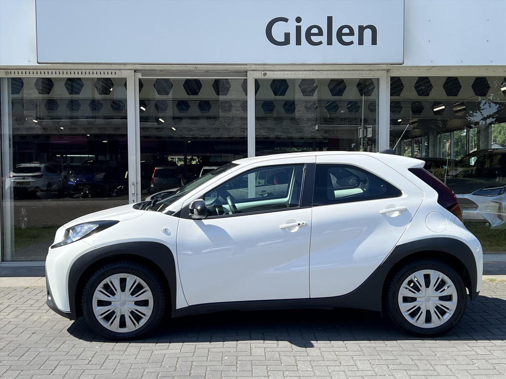 Toyota Aygo X 1.0 VVT-i MT First Premium | Stoelverwarming, Keyless, Startknop, Licht + regensensor, Apple CarPlay/Android Auto 54301358-2.jpg | Autobedrijf Gielen